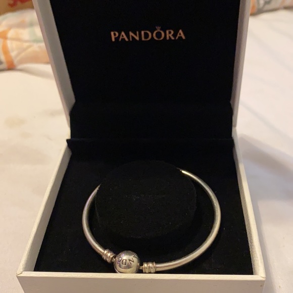 Pandora Moments Bangle bracelet - Picture 2 of 3